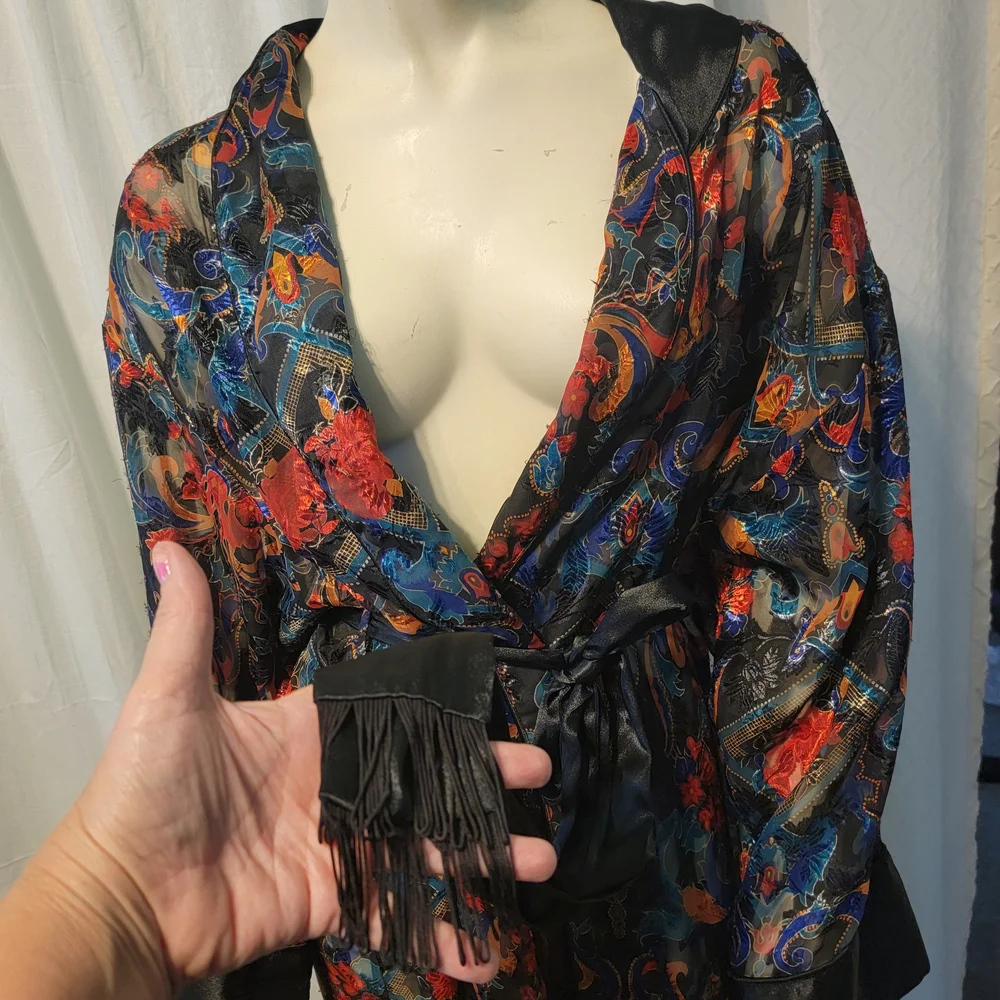 Victoria's Secret‎ Black and Red Paisley Robe